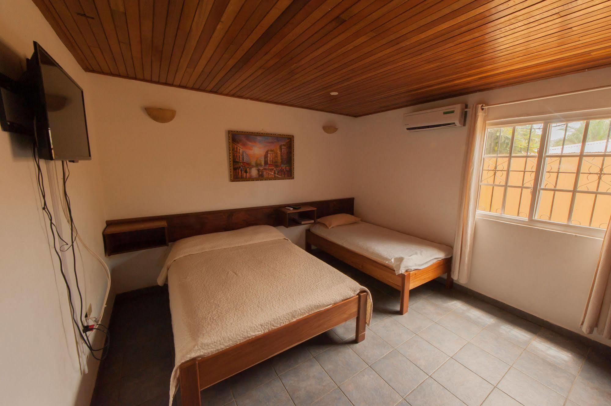 Hotel Posada Los Delfines 博卡斯德尔托罗 外观 照片